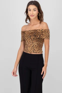 Top off shoulder de animal print