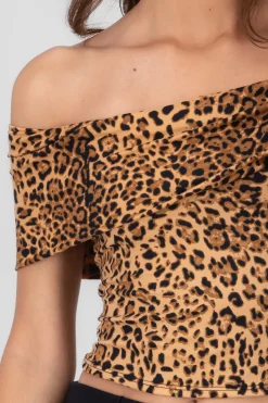 Top off shoulder de animal print