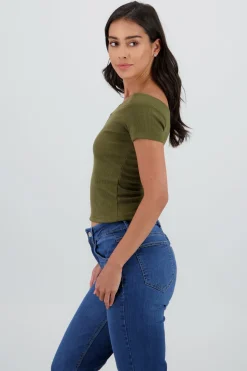 Top off shoulder manga corta