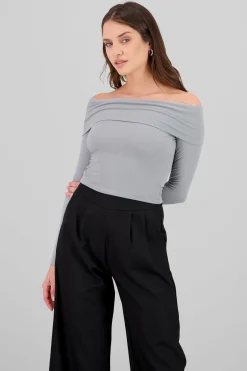 Top off shoulder manga larga rib