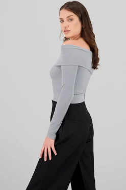 Top off shoulder manga larga rib