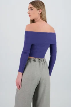 Top off shoulder manga larga rib