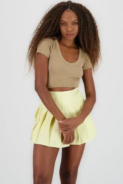 Top seamless de manga corta escotado