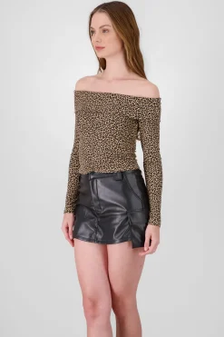 Top sin hombros animal print