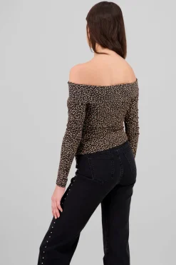Top sin hombros animal print
