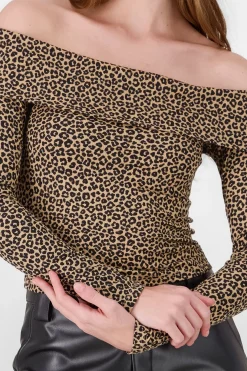 Top sin hombros animal print