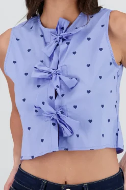 Top sin manga cuello redondo detalle lazos corazon