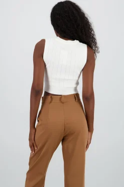 Top tejido corto sin mangas