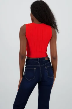 Top tejido corto sin mangas