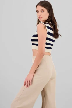 Top tejido sin manga detalle cuello