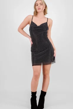 Vestido con brillos y escote en la espalda