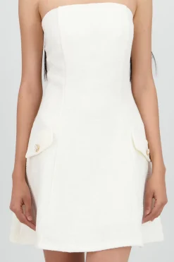 VESTIDO CON DETALLE DE FLOR