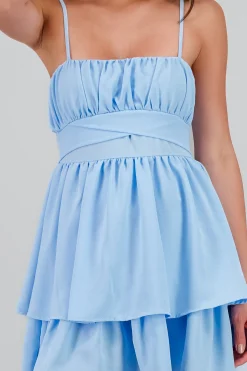 Vestido con escote cuadrado de olanes liso