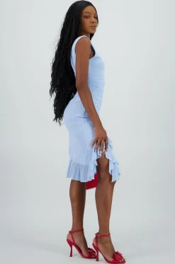 Vestido fruncido con olanes de mesh