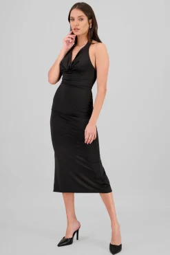 Vestido maxi cuello halter cascada