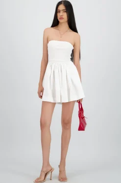 Vestido mini strapless liso